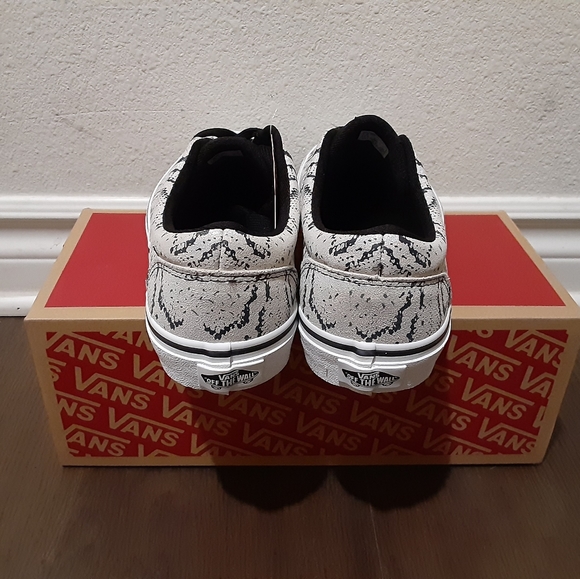 Vans - Picture 3 of 4